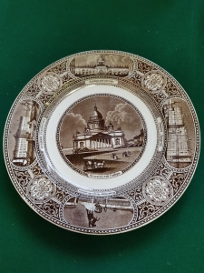 Тарелка с декором с изображением Исаакиевского собора в Санкт-Петербурге. Фирма 